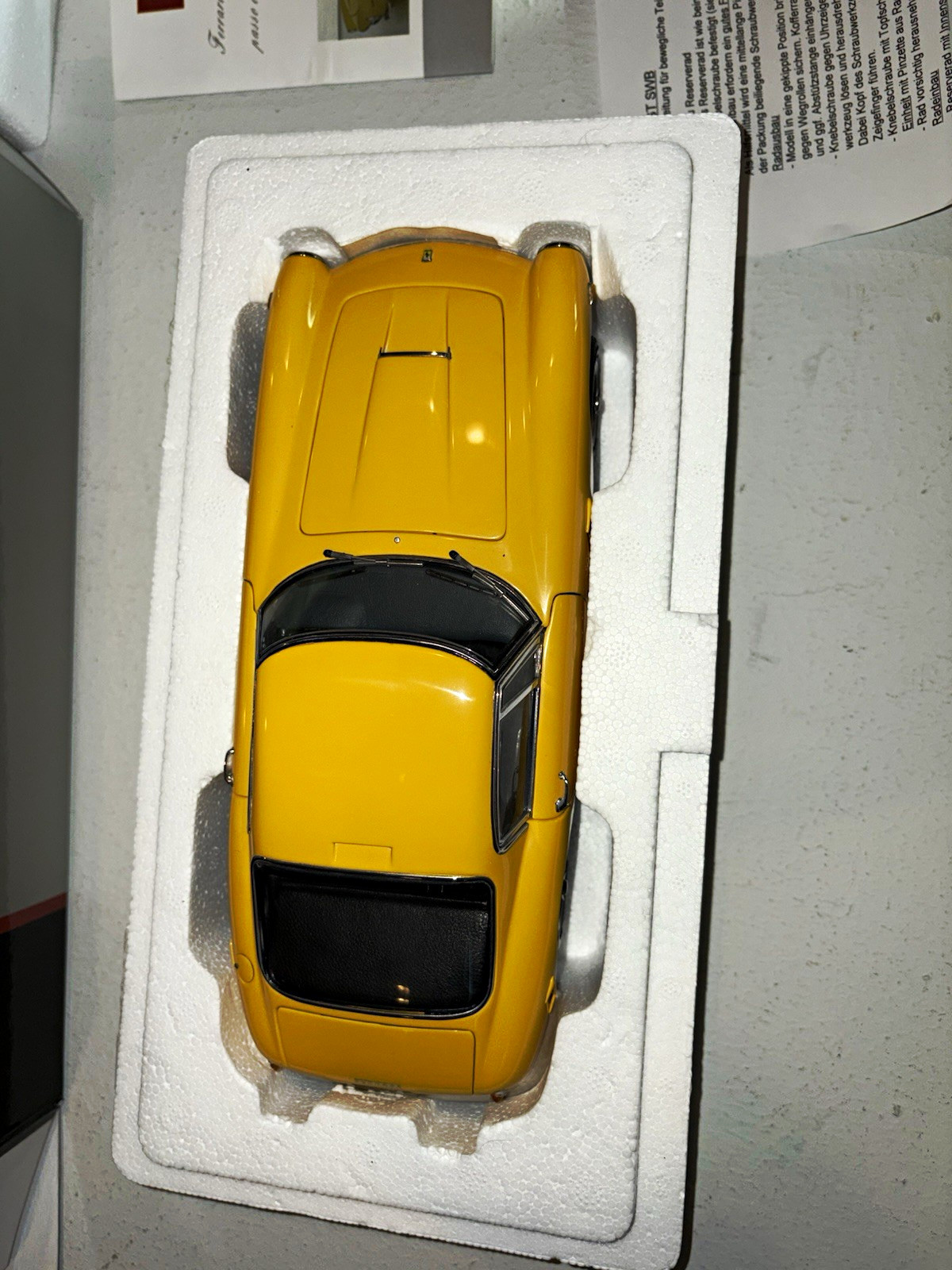 CMC 1:18 1961 Ferrari 250 GT Berlinetta SWB Yellow Diecast Opening Parts