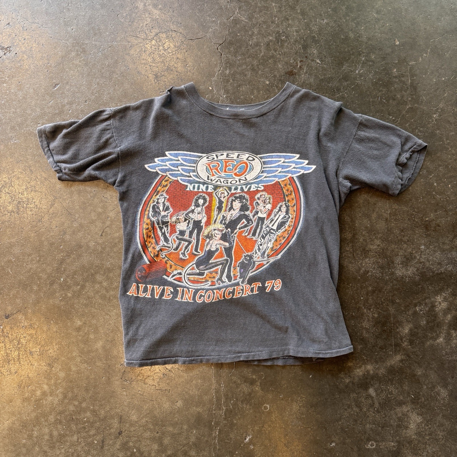 VINTAGE 1970s REO Speedwagon Nine Lives T-Shirt Size S VINTAGE 1970s REO Speedwagon Nine Lives T-Shirt Size S