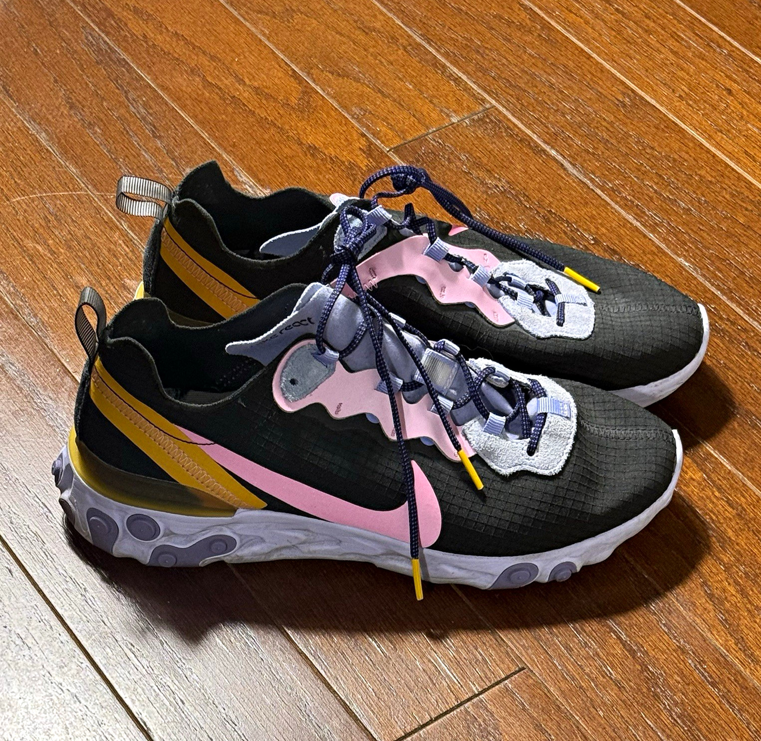 Nike women\'s Low Top Lace-Up Athletic Sneakers Black Pink Yellow Purple White Nike women\'s Low Top Lace-Up Athletic Sneakers Black Pink Yellow Purple White
