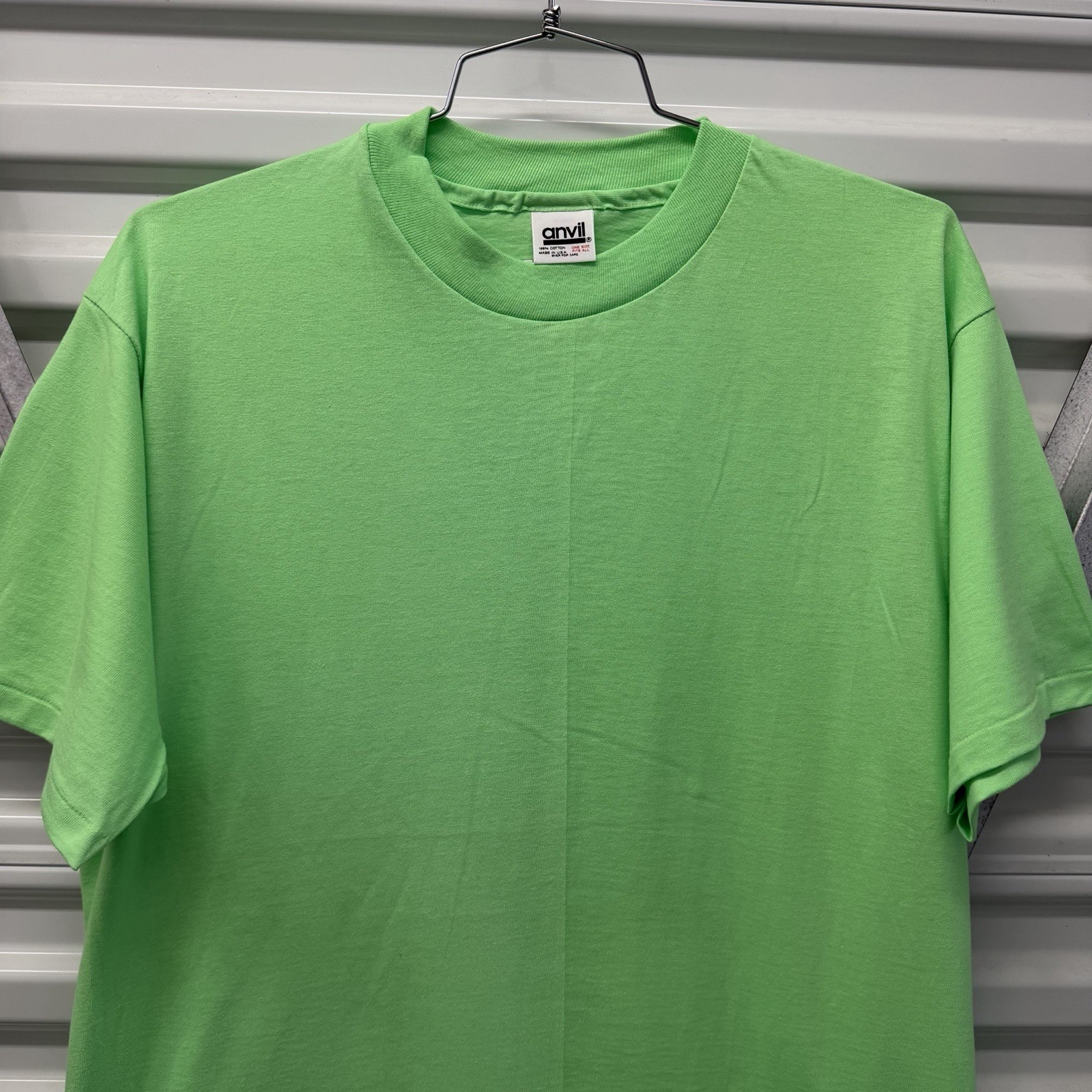 Vintage Anvil Blank Neon Lime Green T-shirt Men’s NOS USA Made 90s Surf Skate Vintage Anvil Blank Neon Lime Green T-shirt Men’s NOS USA Made 90s Surf Skate