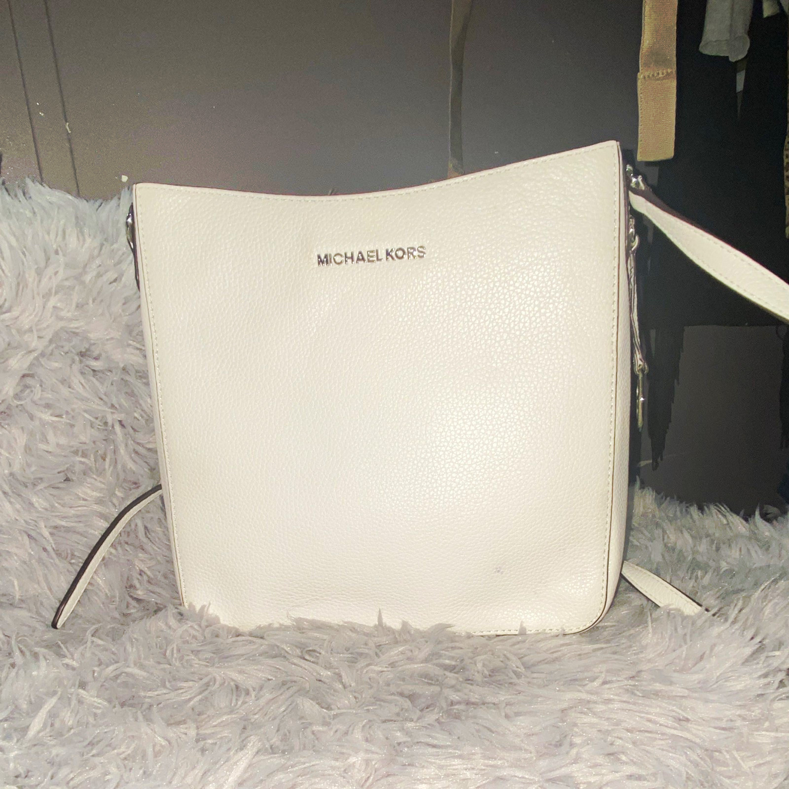 Michael Kors White Medium Shoulder Bag Zip Adjustable Strap Inner Pockets