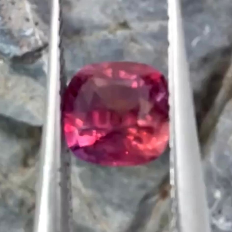 AIG Certified 1.02Ct Natural Unheated Exceptional Purplish Pink Sapphire