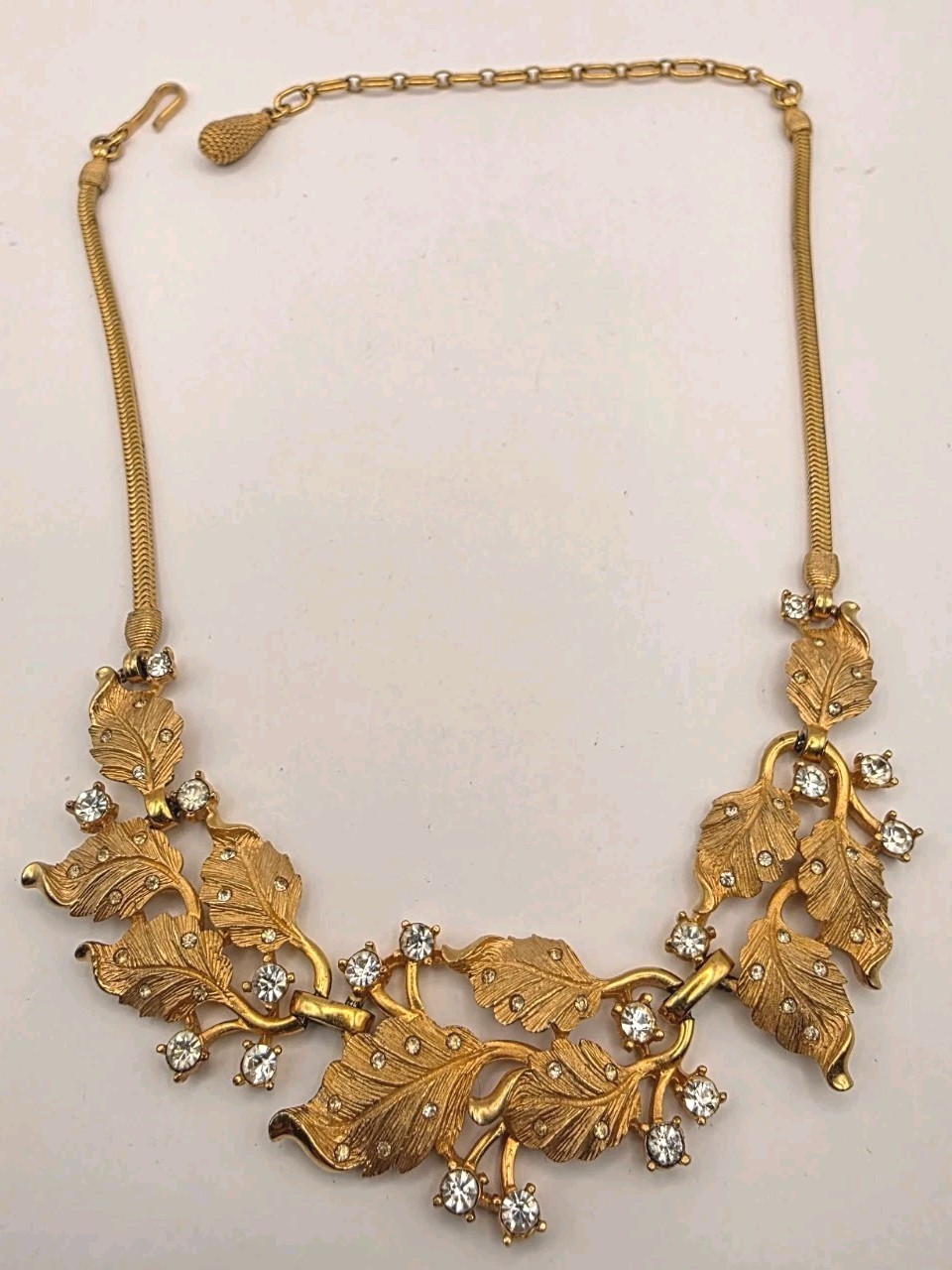 Vintage Unsigned Penino Goldtone Textured Leaf W/ Inlaid Crystals Necklace Vintage Unsigned Penino Goldtone Textured Leaf W/ Inlaid Crystals Necklace