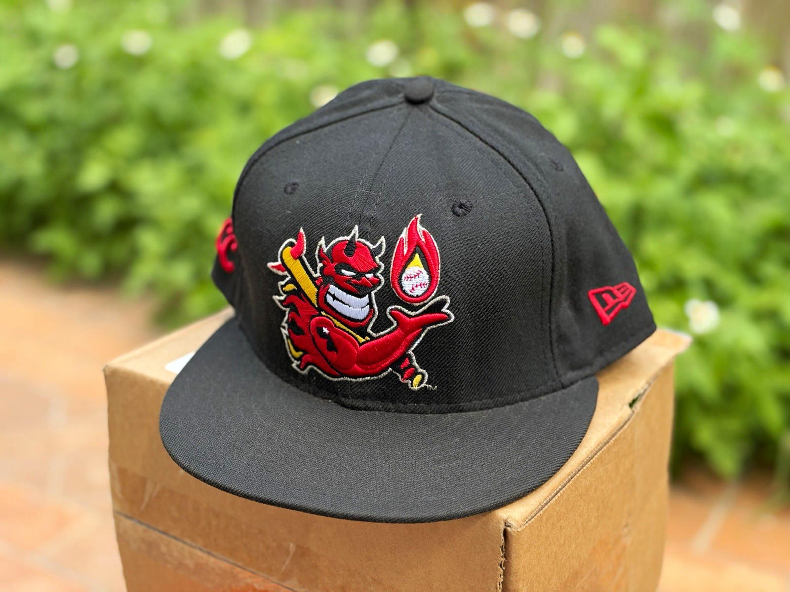 New Era 59FIFTY Men’s Fitted Baseball Cap Black/Red Embroidered Size 7 3/4 New Era 59FIFTY Men’s Fitted Baseball Cap Black/Red Embroidered Size 7 3/4