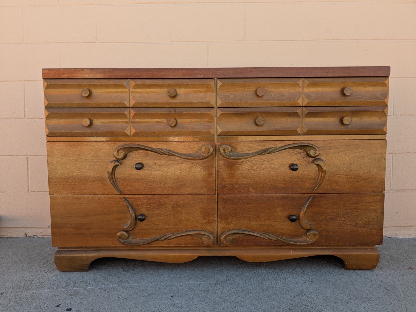 Vintage Mid-Century Modern Wooden Dresser Vintage Mid-Century Modern Wooden Dresser