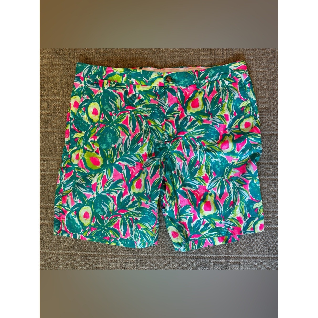 NWOT Men\'s Lilly Pulitzer Guac and Roll men\'s shorts size 38
