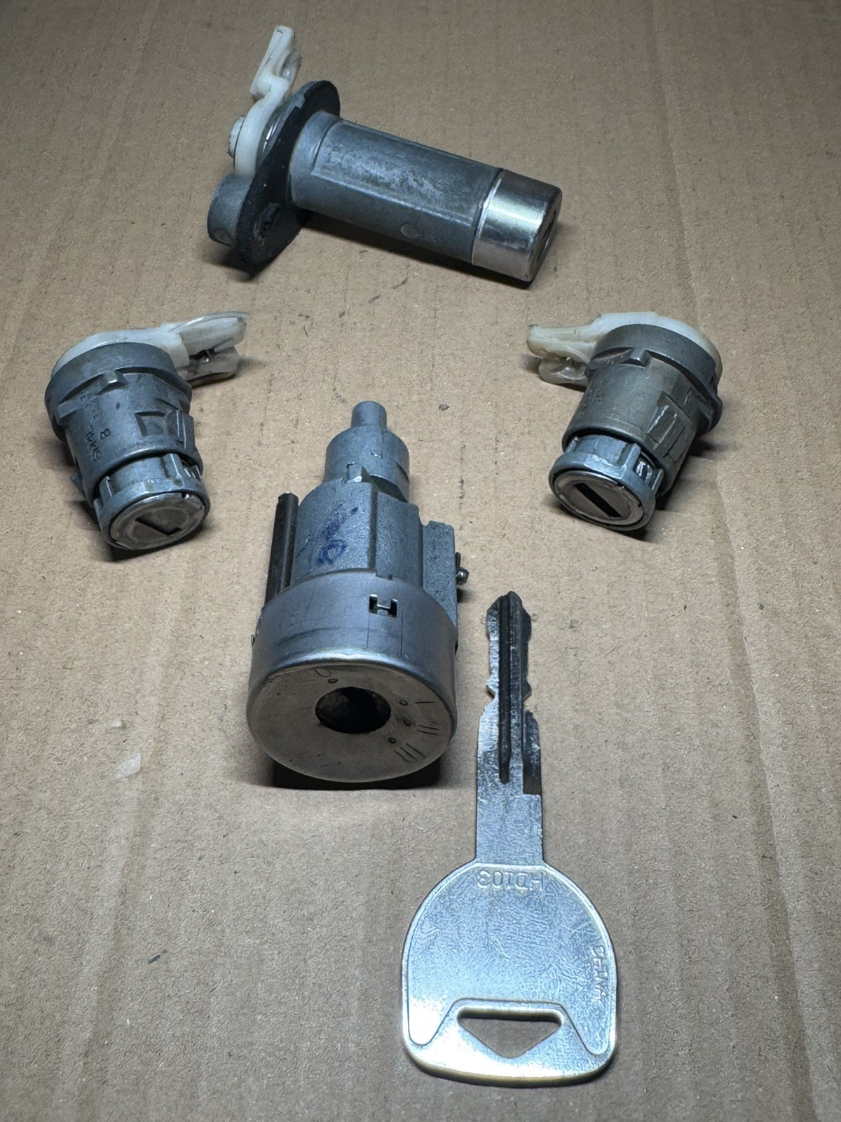 1988-1991 HONDA CRX Si IGNITION DOOR LOCKS AND HATCH CYLINDER SET WITH KEY EF 