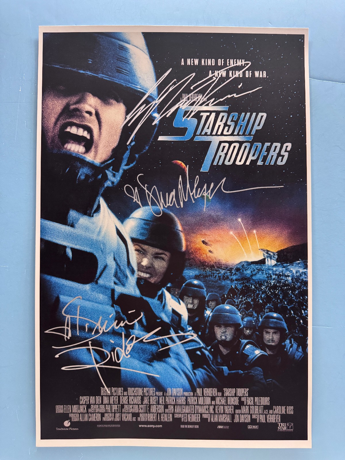 STARSHIP TROOPERS MOVIE POSTER 11x17 SIGNED by 3 AUTHENTICATED wCOA STARSHIP TROOPERS MOVIE POSTER 11x17 SIGNED by 3 AUTHENTICATED wCOA