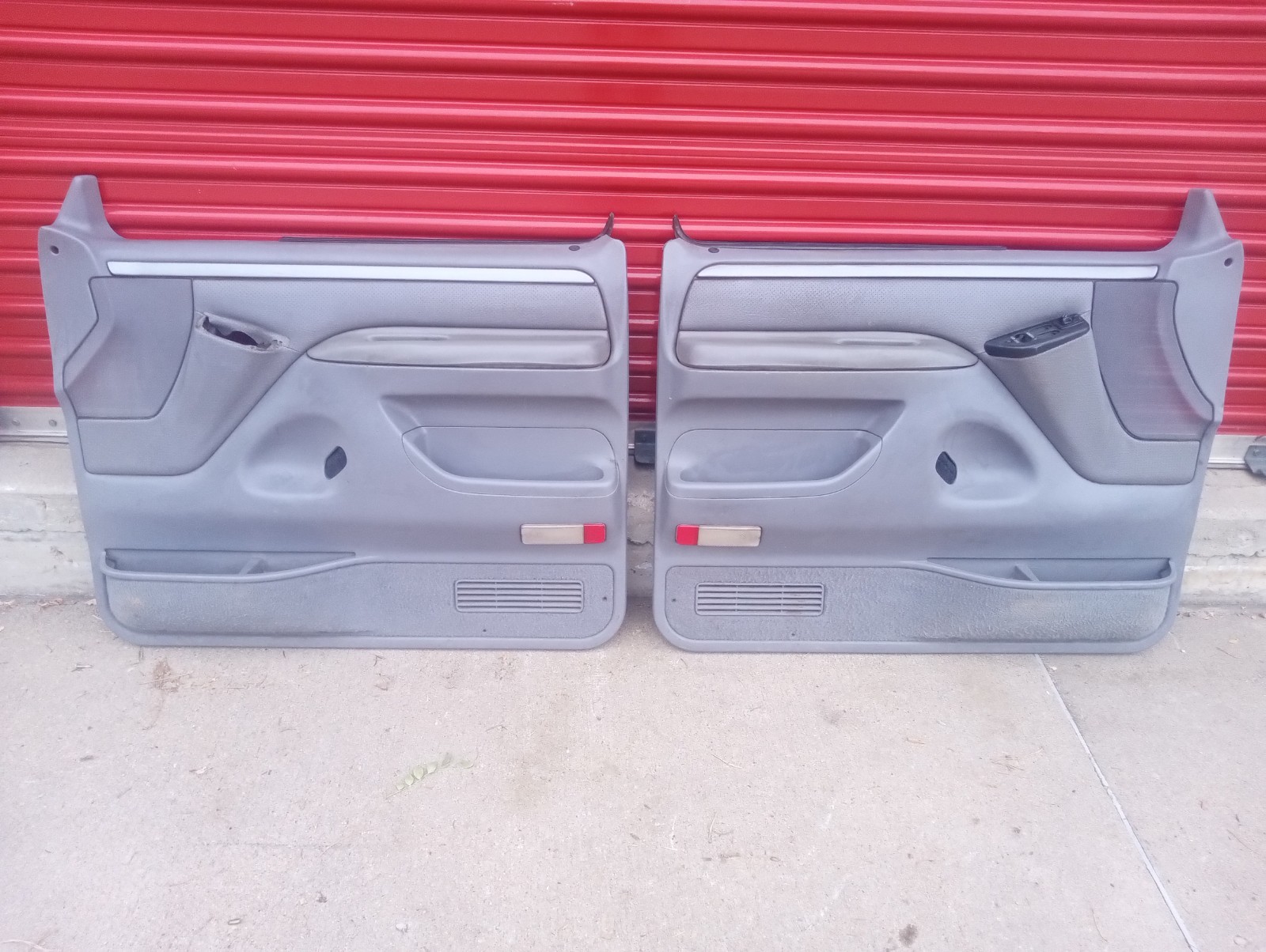 1994-1996 Ford F150 F250 F350 Bronco LIGHT GREY Door Panels Driver & Passenger 1994-1996 Ford F150 F250 F350 Bronco LIGHT GREY Door Panels Driver & Passenger