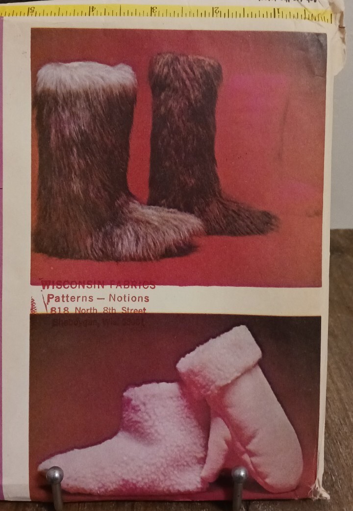 Vintage 70\'s McCall\'s 3071 FUR FABRIC SLIPPERS BOOTS MITTENS Sewing Pattern