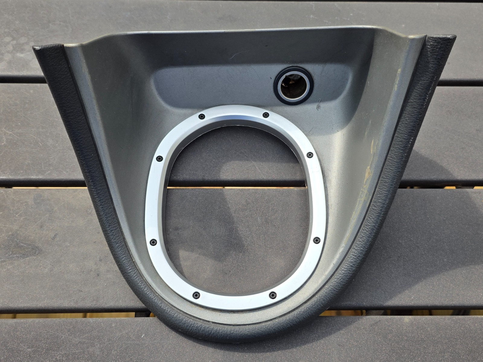 1999-2004 FORD MUSTANG AUTOMATIC TRANSMISSION SHIFTER BEZEL SILVER OEM 1999-2004 FORD MUSTANG AUTOMATIC TRANSMISSION SHIFTER BEZEL SILVER OEM
