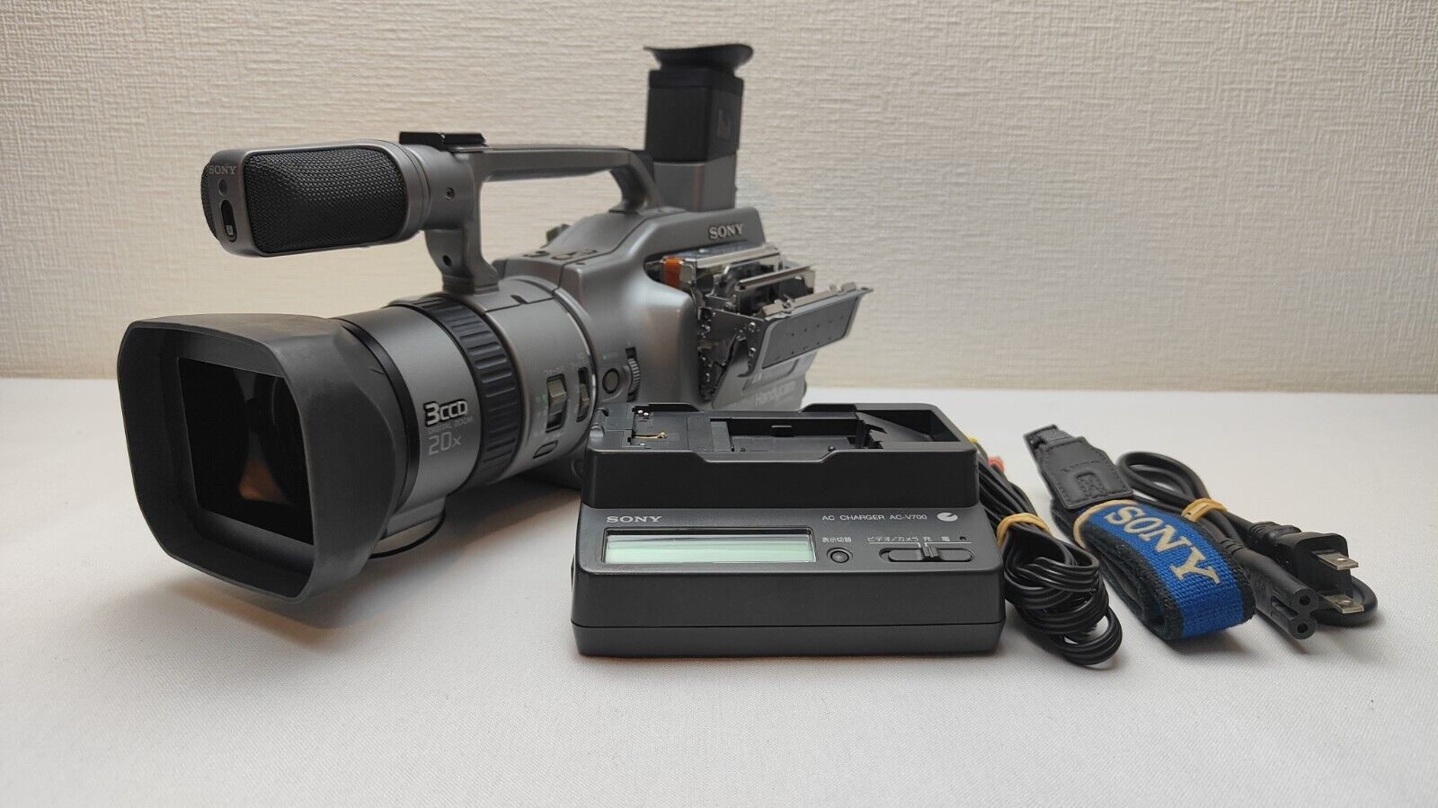 Sony DCR-VX1000 10x Optical Zoom LCD Digital Handycam - Gray Japanese 0427