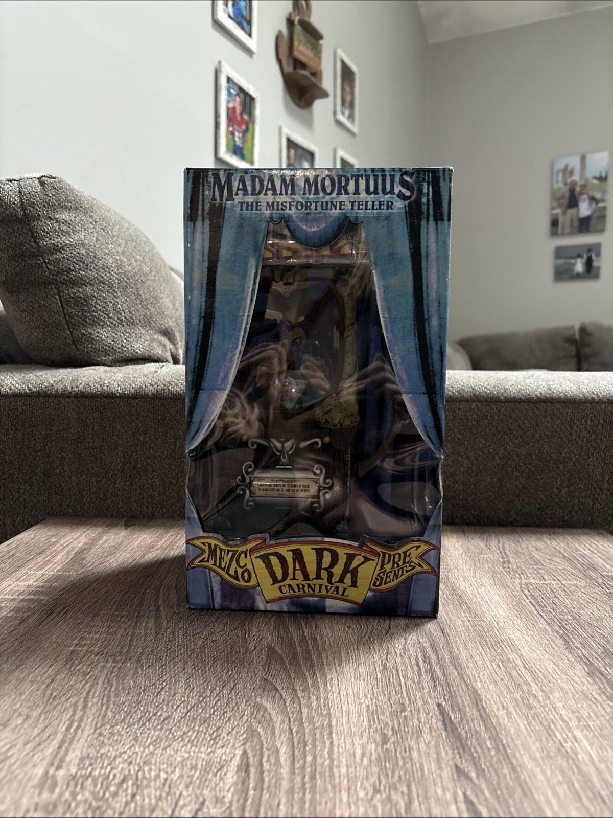 Mezco Presents Dark Carnival Madam Mortuus The Miss Fortune Teller 2003 Rare NEW Mezco Presents Dark Carnival Madam Mortuus The Miss Fortune Teller 2003 Rare NEW