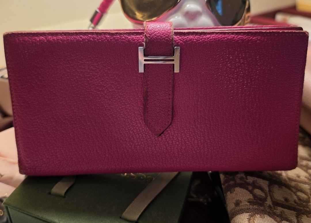 Hermes Bearn Wallet- Rose Lipstick. VGUC. Authentic. Chevre Leather Hermes Bearn Wallet- Rose Lipstick. VGUC. Authentic. Chevre Leather