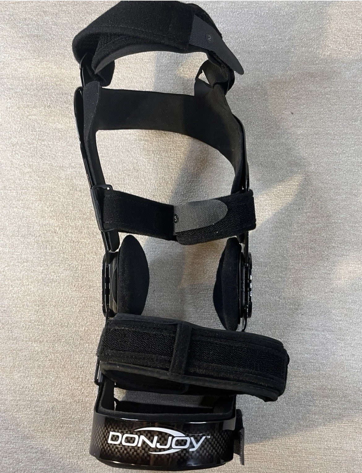 DonJoy FullForce Large Left Knee Brace Carbon Fiber Frame DonJoy FullForce Large Left Knee Brace Carbon Fiber Frame