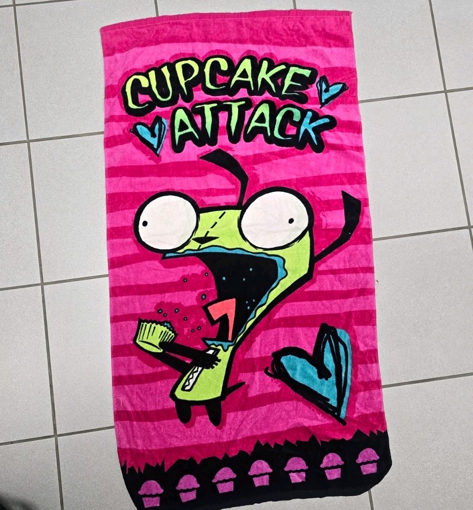 Vintage Y2K Invader Zim GIR Beach Towel Cupcake Attack Nickelodeon 2000s
