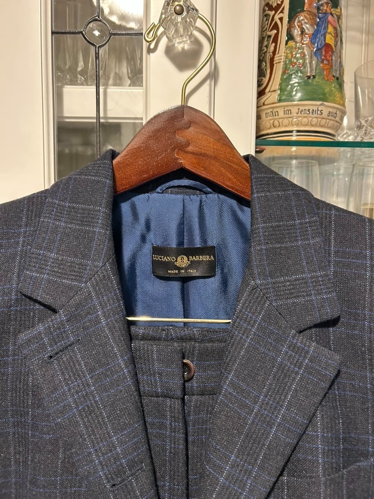 100% Wool Mens Luciano Barbera Italian Suit, Size 48 European/Size 38 US 100% Wool Mens Luciano Barbera Italian Suit, Size 48 European/Size 38 US