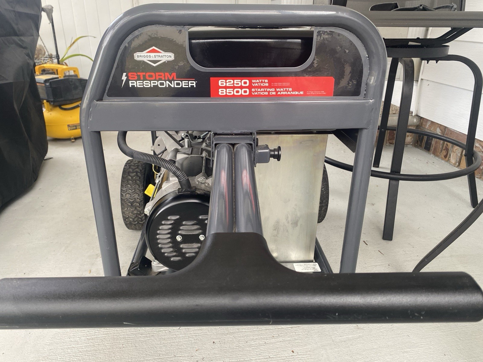 Generator/ Generador Generator/ Generador