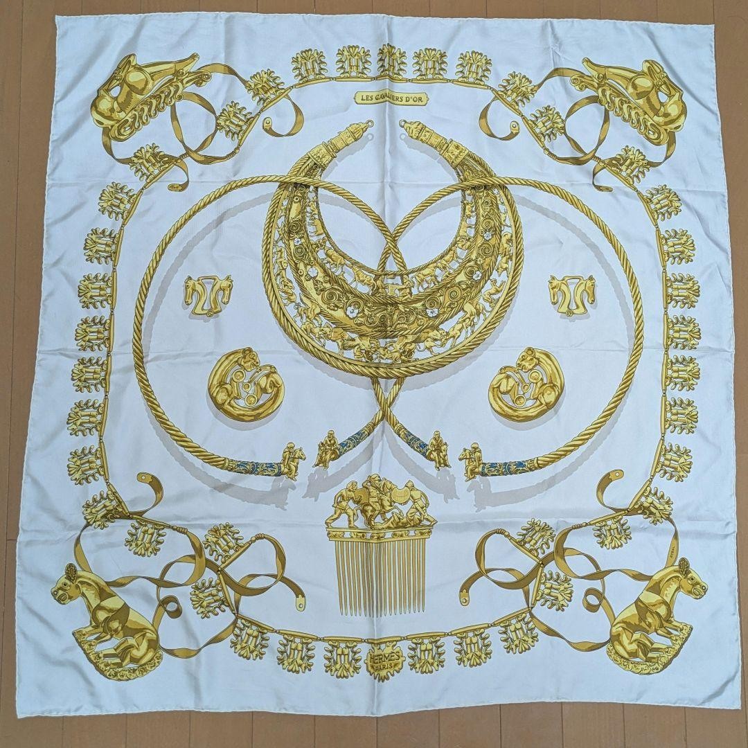 HERMES Carre 90 Les Cavaliers d\'Or Silk Scarf Ivory Gold Vintage Excellent HERMES Carre 90 Les Cavaliers d\'Or Silk Scarf Ivory Gold Vintage Excellent