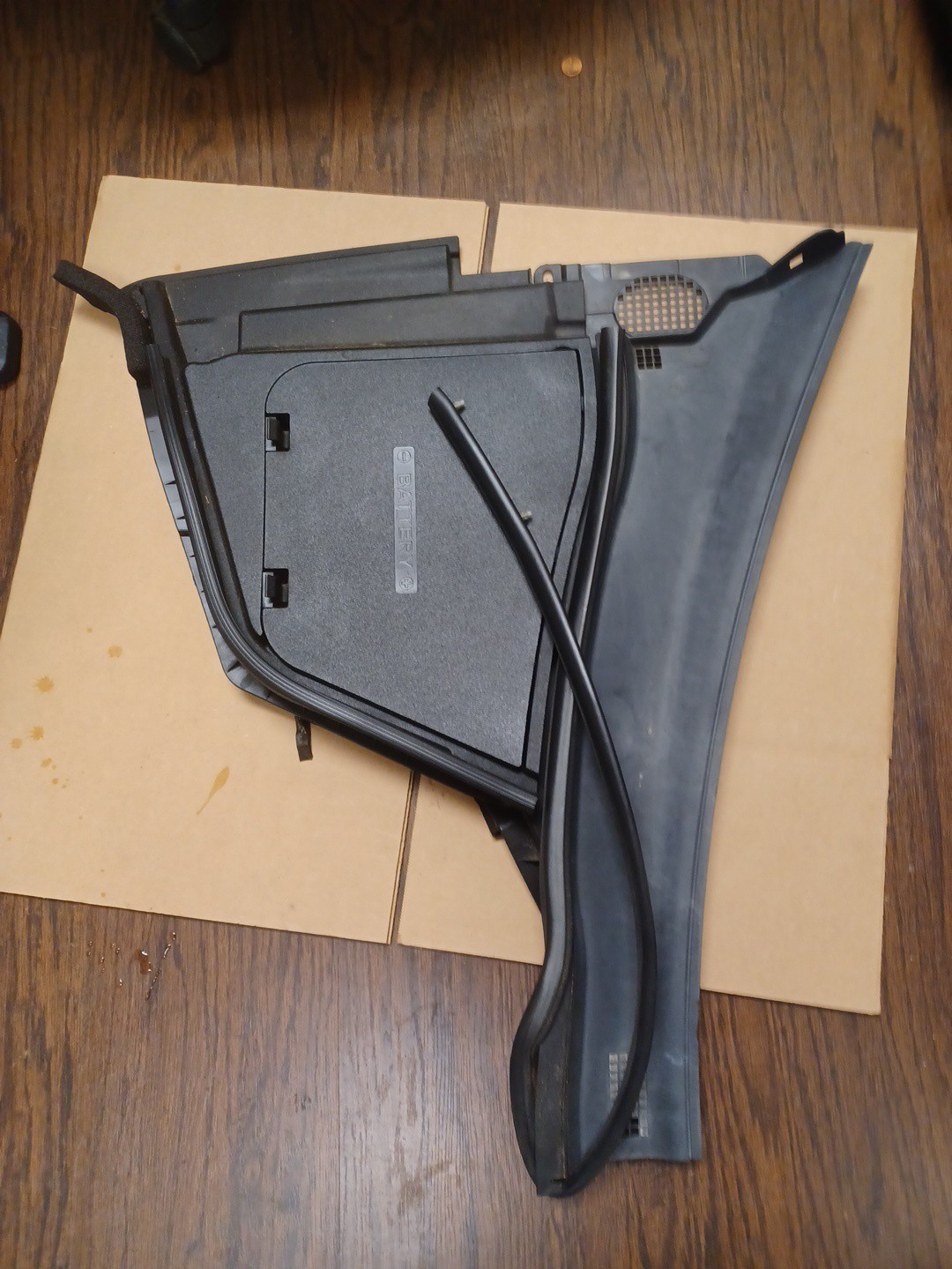 ✅️14 -15 INFINITI Q50 Battery Tray Cover OEM ✅️14 -15 INFINITI Q50 Battery Tray Cover OEM