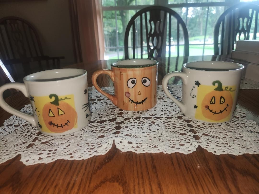 3 VTG Hartstone Halloween Mugs 2 3 VTG Hartstone Halloween Mugs 2