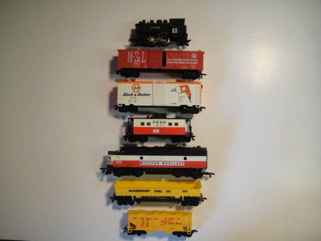 Life-Like HO Trains. 2 Working Engines & Rolling Stock. Look Life-Like HO Trains. 2 Working Engines & Rolling Stock. Look