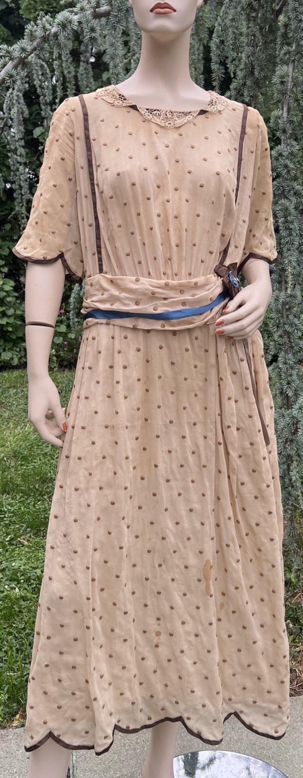 ANTIQUE EDWARDIAN BEIGE COTTON DRESS W/ EMBROIDERED DOTS BROWN RIBBON TRIM ANTIQUE EDWARDIAN BEIGE COTTON DRESS W/ EMBROIDERED DOTS BROWN RIBBON TRIM