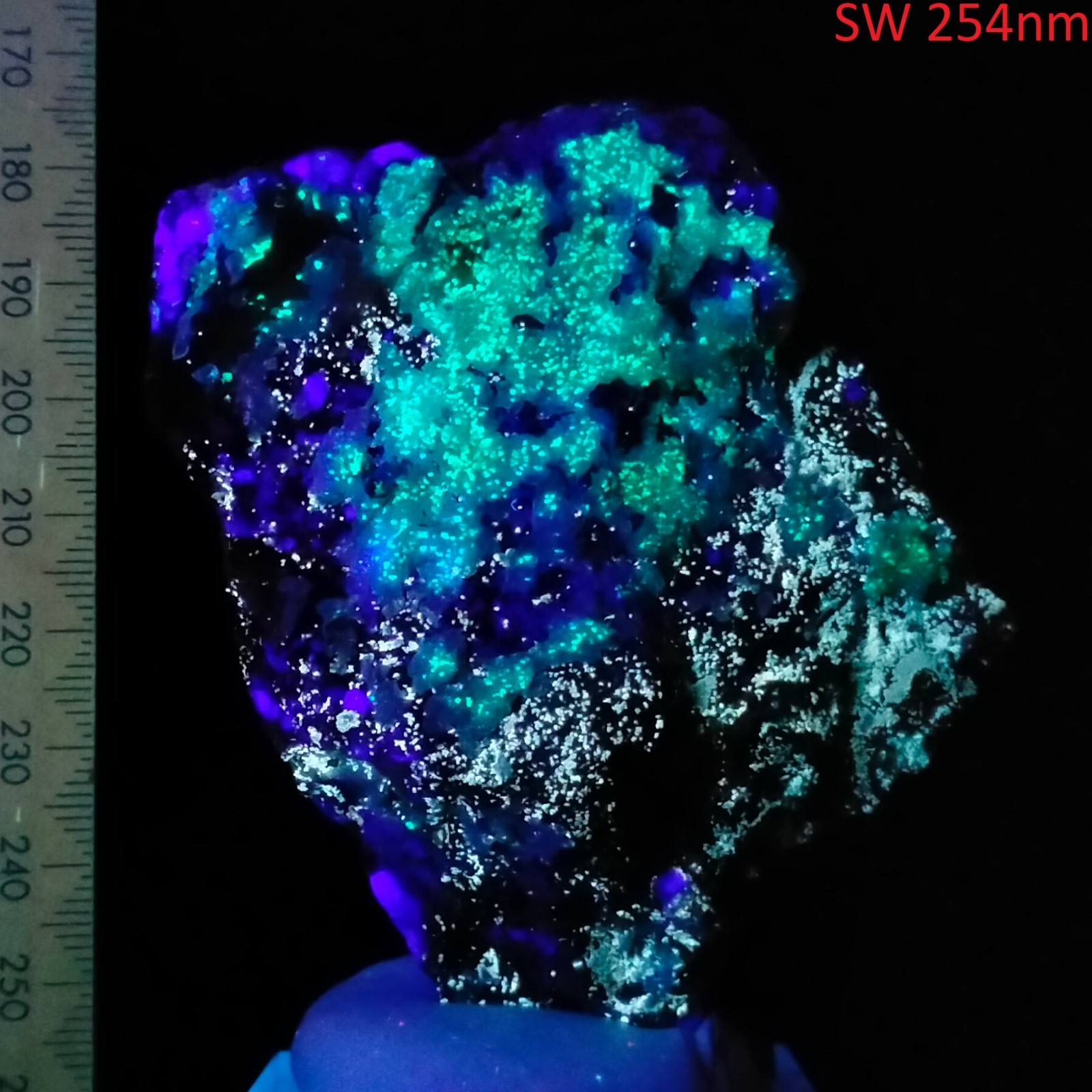 Willemite & Fluorite fluorescent three colours specimen Red Cloud Arizona 0.29kg Willemite & Fluorite fluorescent three colours specimen Red Cloud Arizona 0.29kg