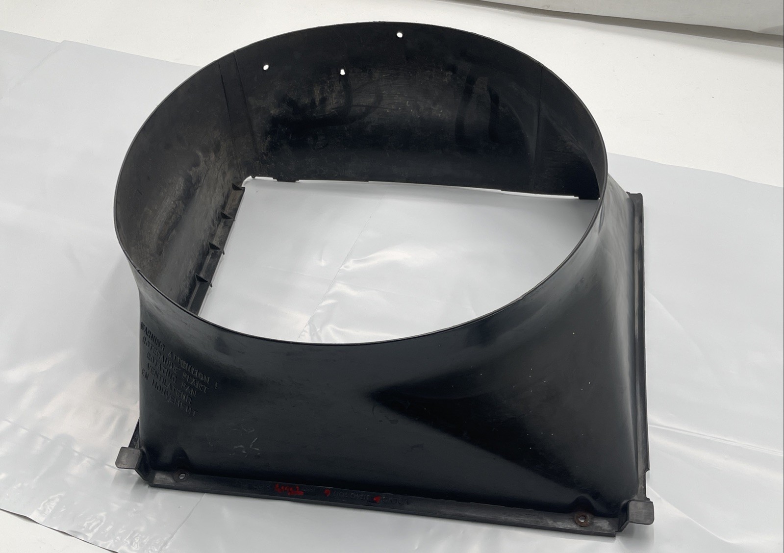 1986-1993 Volvo 240 Cooling Fan Shroud Surround 3540300 OEM