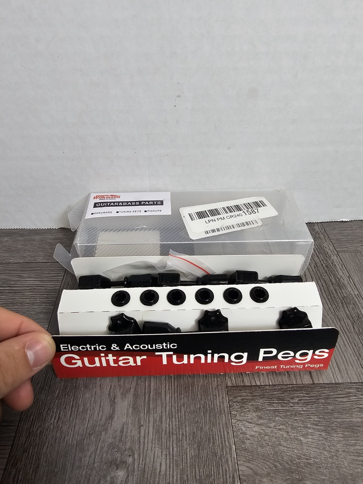 Wilkinson Kluson Style Guitar Machine Head Pegs Set of 6 Inline - Black Wilkinson Kluson Style Guitar Machine Head Pegs Set of 6 Inline - Black