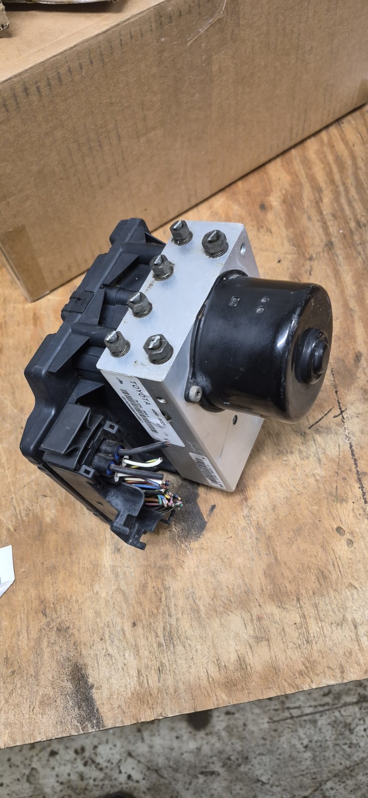 2001-2001 Toyota Sequoia Abs Anti Lock Brake Pump Module 89541-0C020 OEM 2001-2001 Toyota Sequoia Abs Anti Lock Brake Pump Module 89541-0C020 OEM
