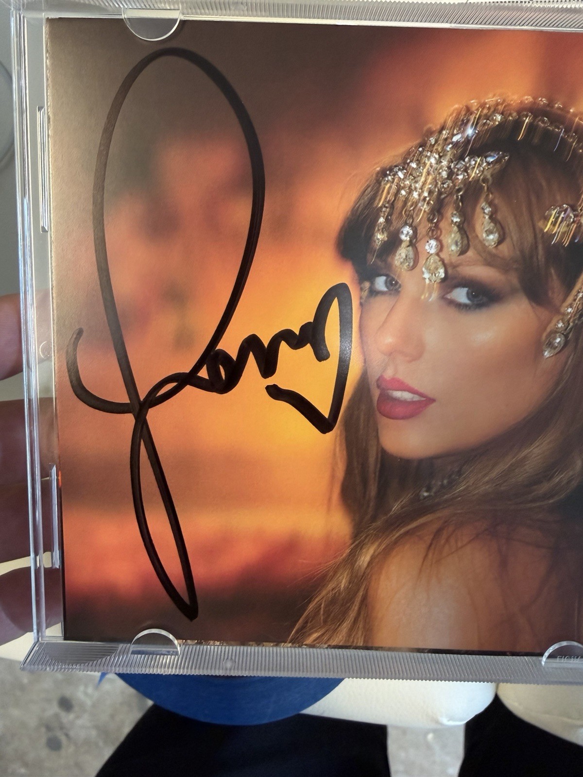 Rare MEDIUM LONG Signature Taylor Swift Signed The Life Of A Showgirl CD Photo 1 Rare MEDIUM LONG Signature Taylor Swift Signed The Life Of A Showgirl CD Photo 1