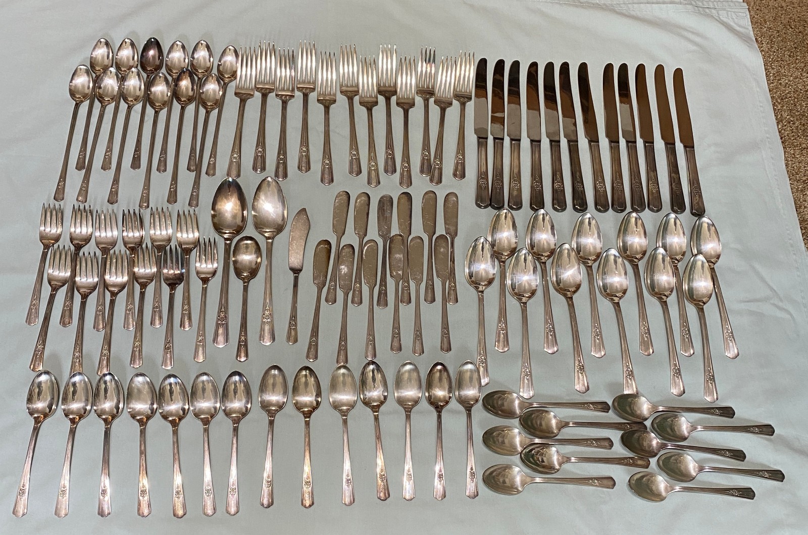 Vintage Rogers-Desire- Overlaid Silverplate 100 Piece Flatware Set IS Vintage Rogers-Desire- Overlaid Silverplate 100 Piece Flatware Set IS