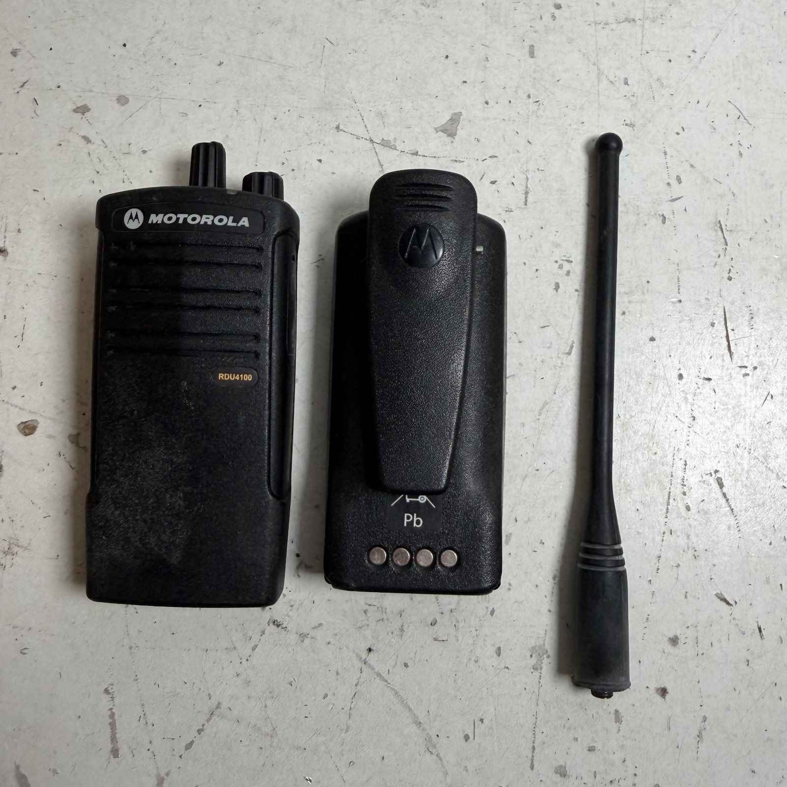 Motorola RDU4100 RU4100BKN9BA Black 10 Channels Portable UHF Two-way Radio