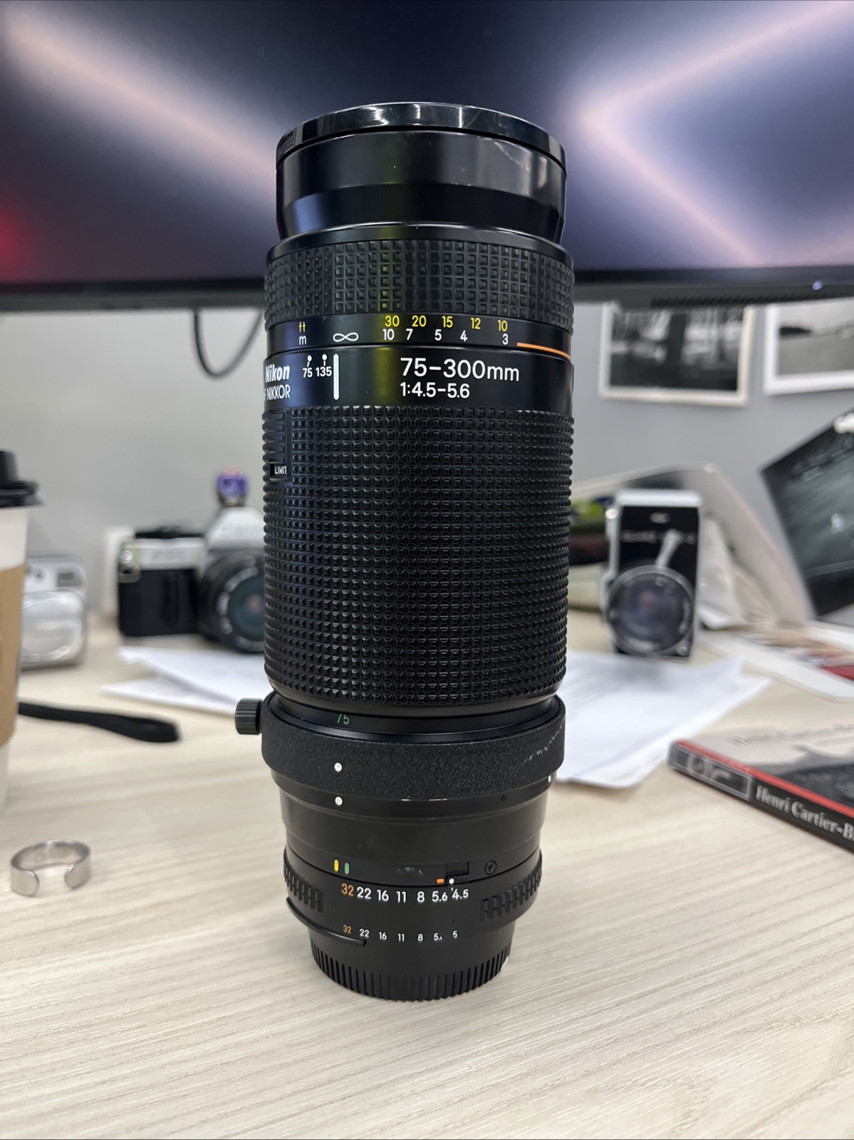Nikon Nikkor AF 75-300mm f4.5-5.6 Camera Lens