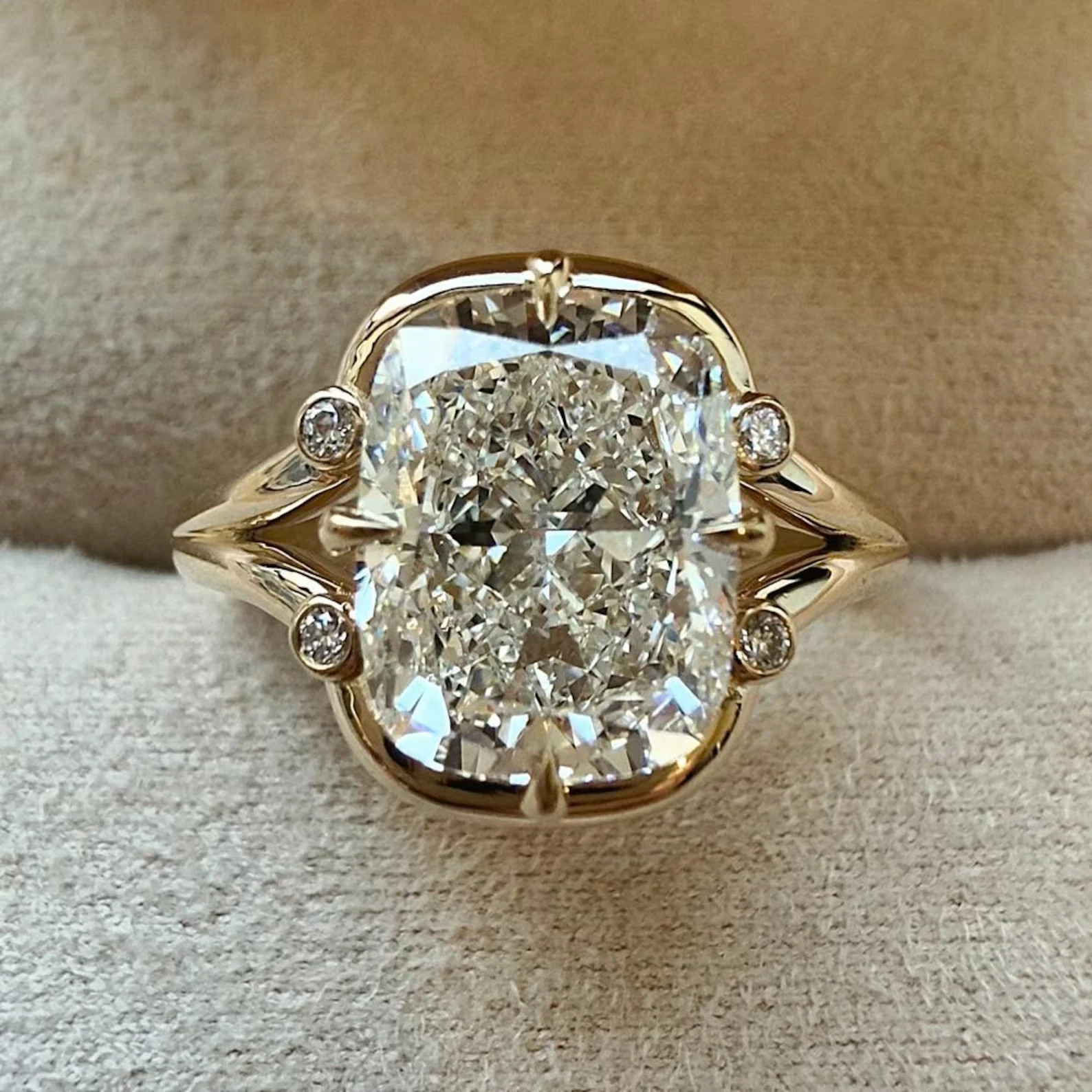 IGI 4.10 Ct Cushion-Cut EF/VS1 Lab Grown Diamond Wedding Ring 14K Yellow Gold IGI 4.10 Ct Cushion-Cut EF/VS1 Lab Grown Diamond Wedding Ring 14K Yellow Gold