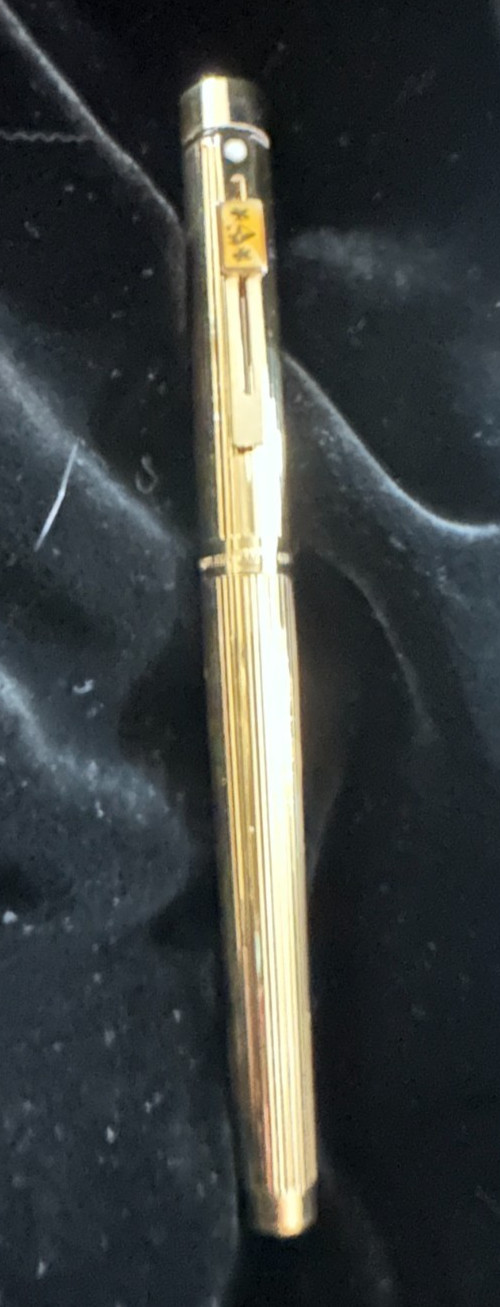 Vintage Sheaffer Gold Electroplated Fountain Pen w/14K Gold Nib - Black Accents Vintage Sheaffer Gold Electroplated Fountain Pen w/14K Gold Nib - Black Accents