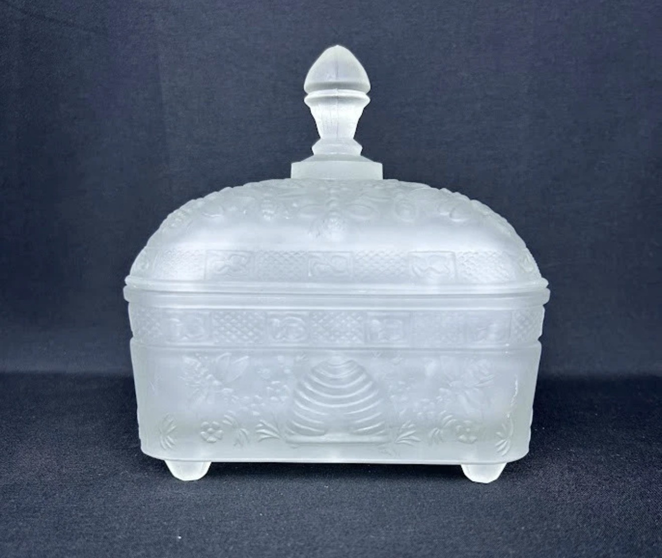 Vintage Clear Frosted Bee Box-Excellent Vintage Clear Frosted Bee Box-Excellent