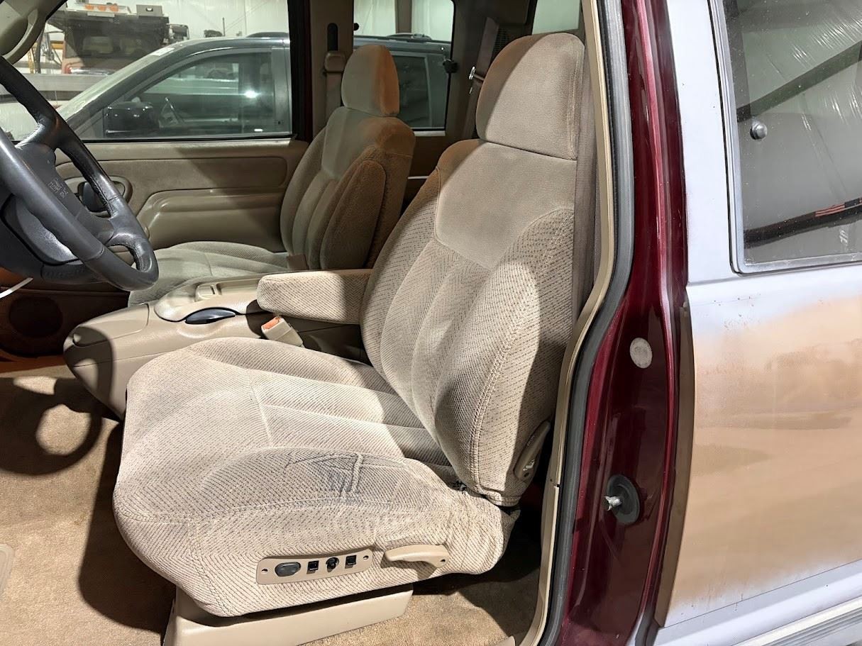 GMC 1500 1996 Front Seat 1149947 GMC 1500 1996 Front Seat 1149947