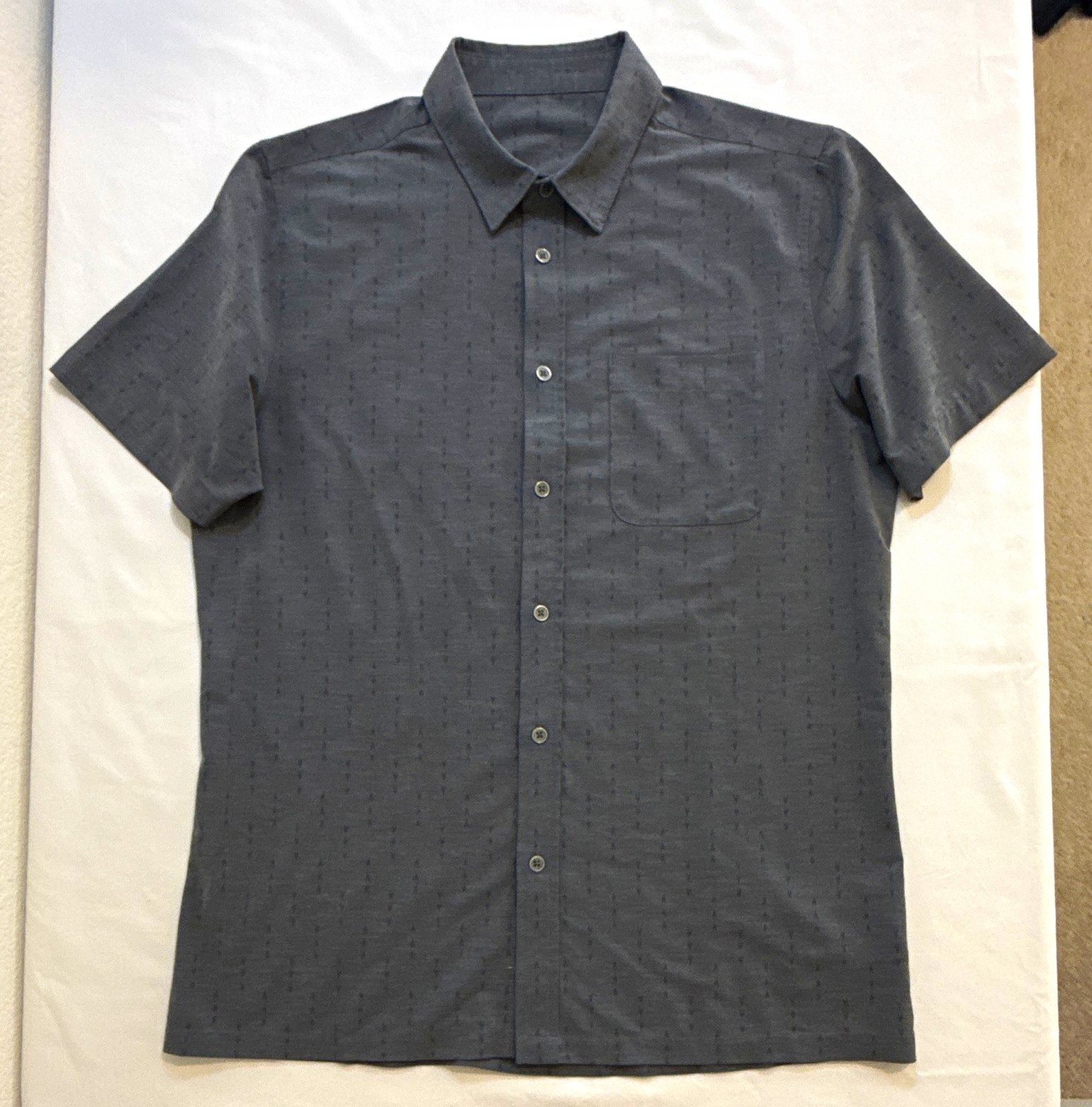 Vuori Men’s M Gray Short Sleeve Button-Up Shirt Chest Pocket Vuori Men’s M Gray Short Sleeve Button-Up Shirt Chest Pocket