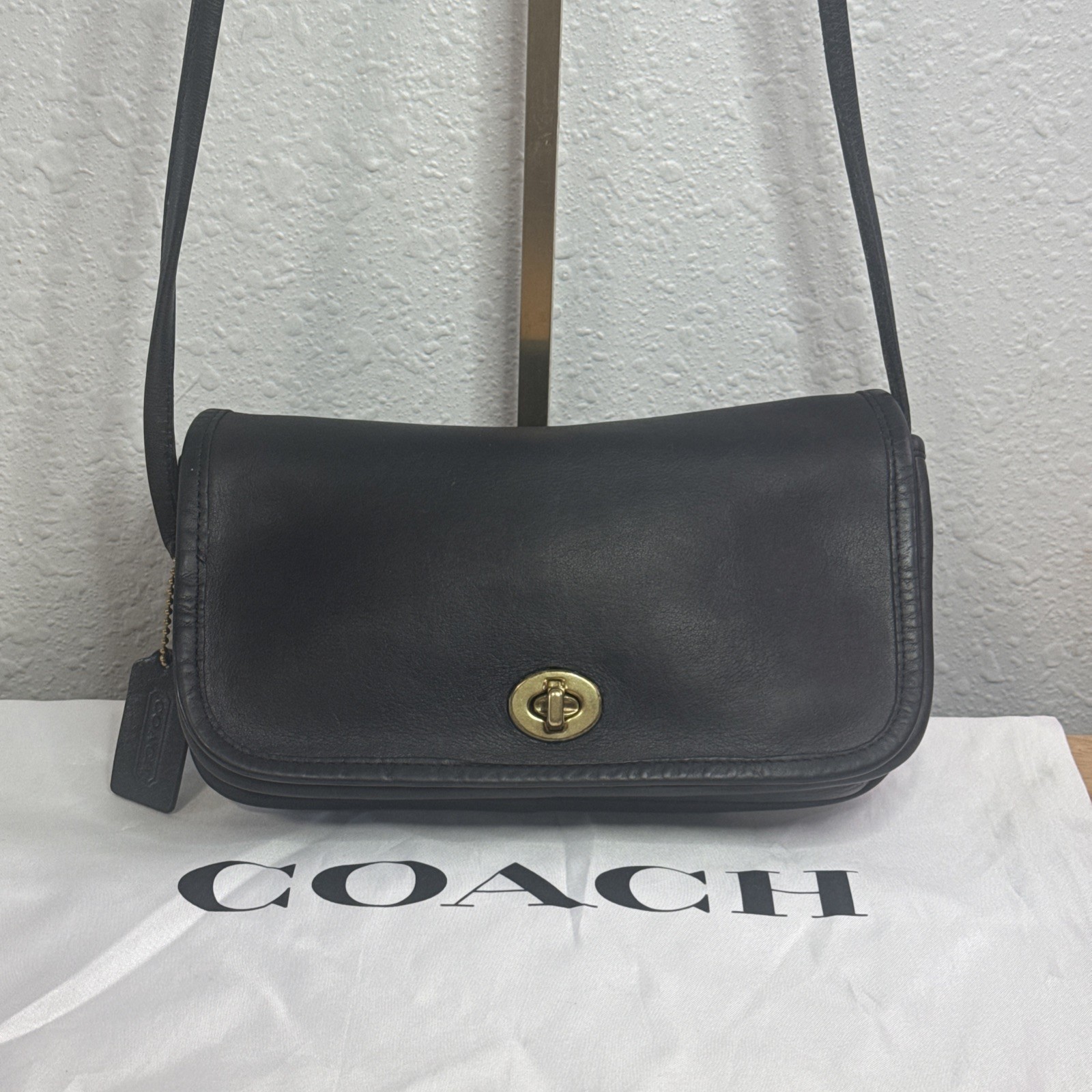 Vintage Coach Leather Dinky Flap Turnlock Crossbody Black Style 9375 Vintage Coach Leather Dinky Flap Turnlock Crossbody Black Style 9375