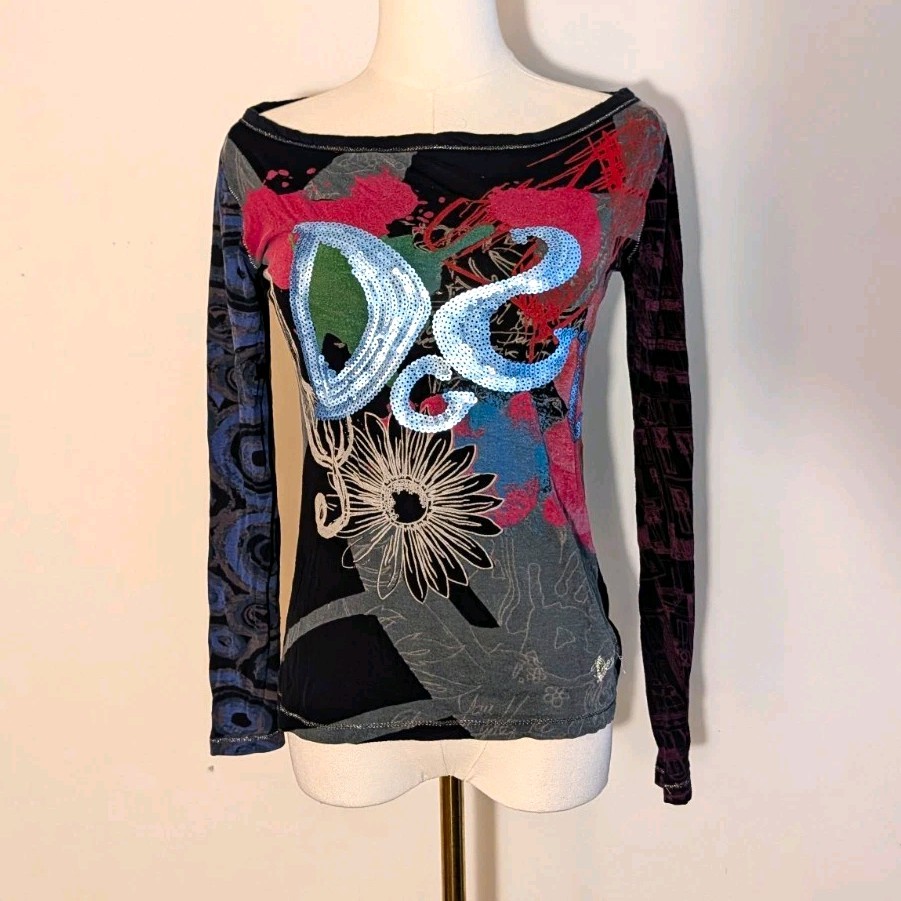Desigual archive 2000s Sequin Multicolor Graphic S Desigual archive 2000s Sequin Multicolor Graphic S