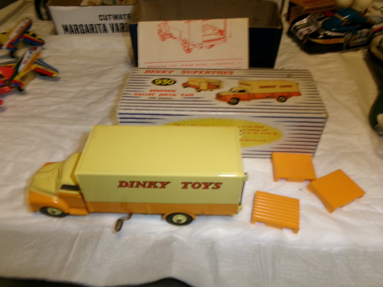 Vintage Dinky Supertoys | VNMIB | Bedford Pallet Jekta Delivery Van | No. 930 Vintage Dinky Supertoys | VNMIB | Bedford Pallet Jekta Delivery Van | No. 930
