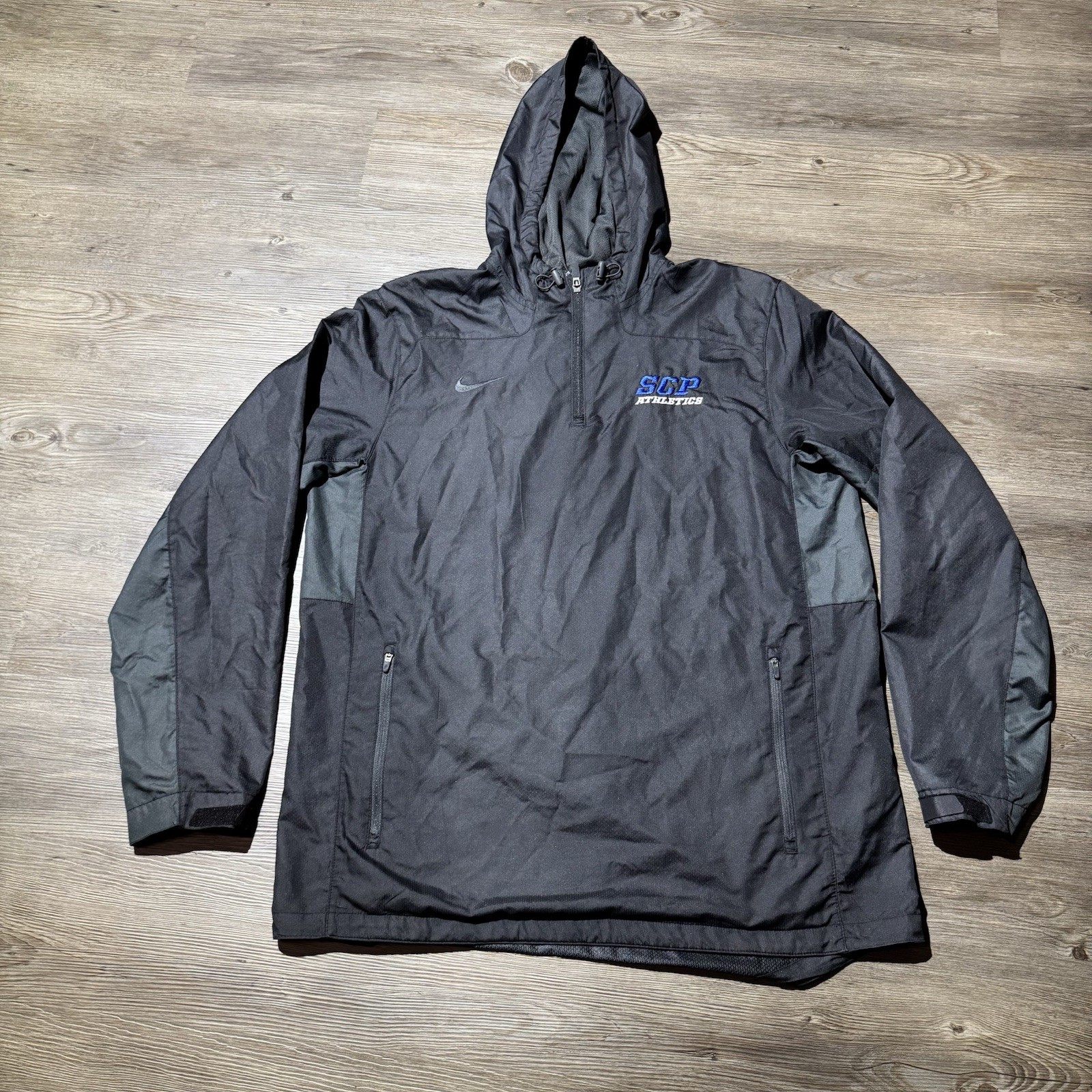 Nike Team Men’s Hooded 1/4 Zip Pullover Jacket Black Size L SCP Athletics Nike Team Men’s Hooded 1/4 Zip Pullover Jacket Black Size L SCP Athletics