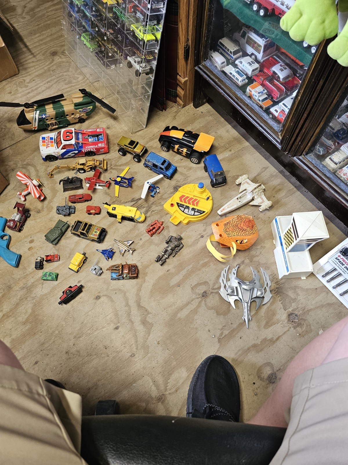 Vintage Lot of misc Plastic Toys Mini Miscellaneous Figures Cars And Trucks
