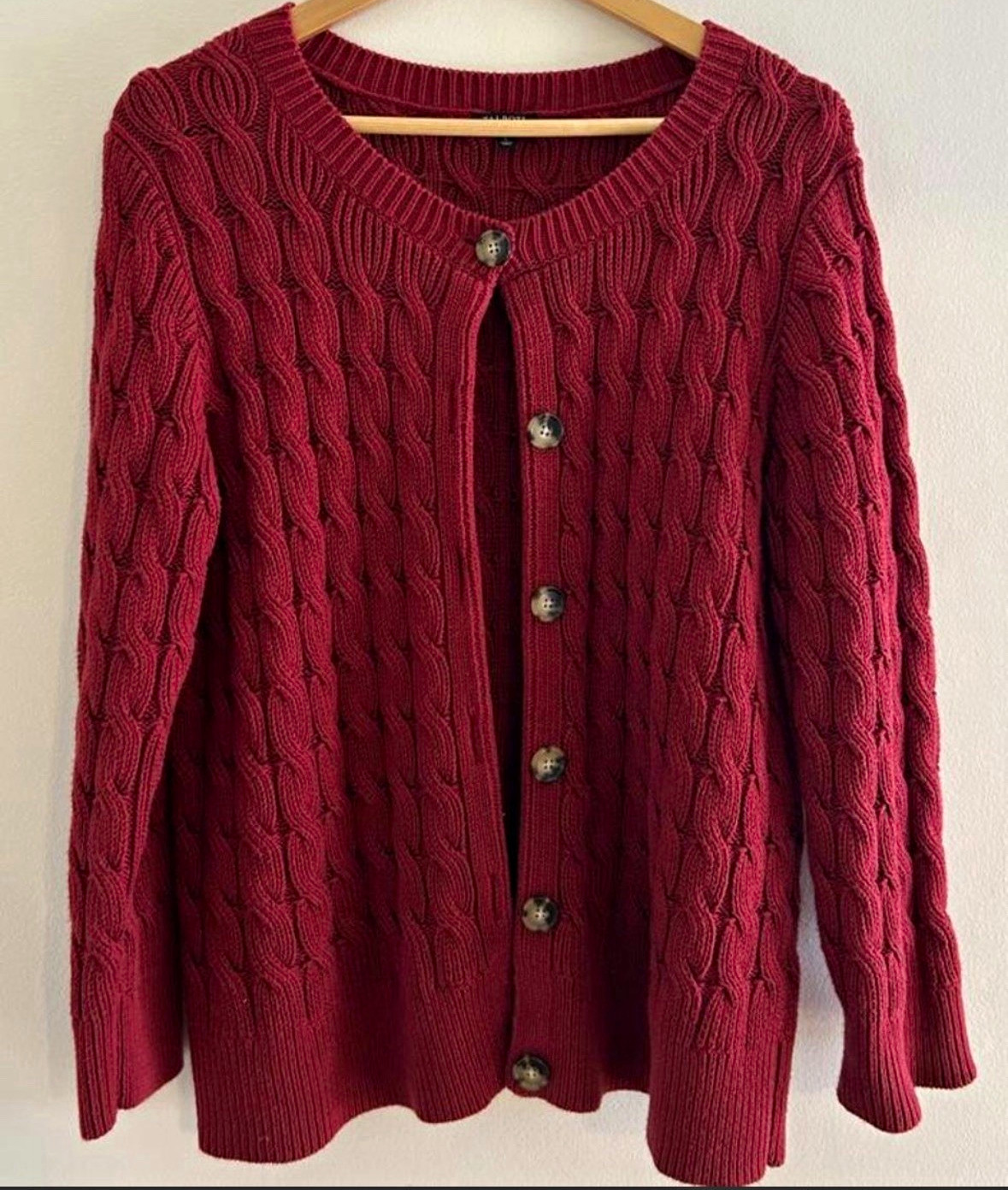 Talbots Women’s L Red Cable-Knit Button Front Crew Neck Cotton Cardigan Talbots Women’s L Red Cable-Knit Button Front Crew Neck Cotton Cardigan