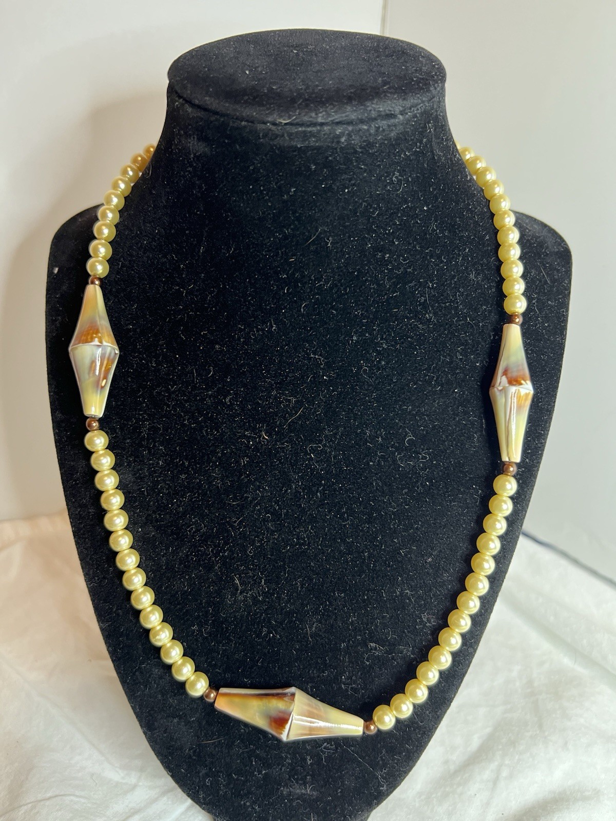 Beautiful Vintage 925 Faux Pearl Necklace 9 Inches Long Beautiful Vintage 925 Faux Pearl Necklace 9 Inches Long