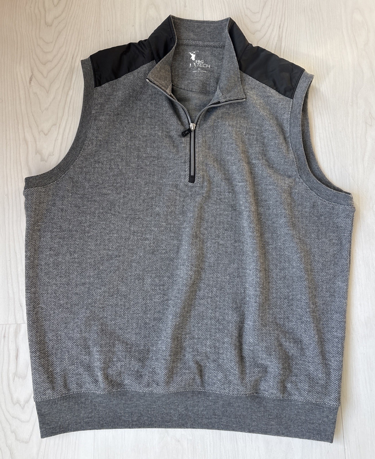 F&G Tech Men\'s Quarter-Zip Golf Vest. Mens XL.