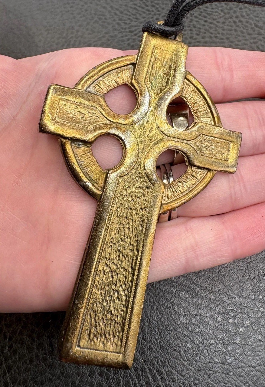 VTG Huge Celtic Cross Bronze Tone Pendant Cord Necklace 28” VTG Huge Celtic Cross Bronze Tone Pendant Cord Necklace 28”