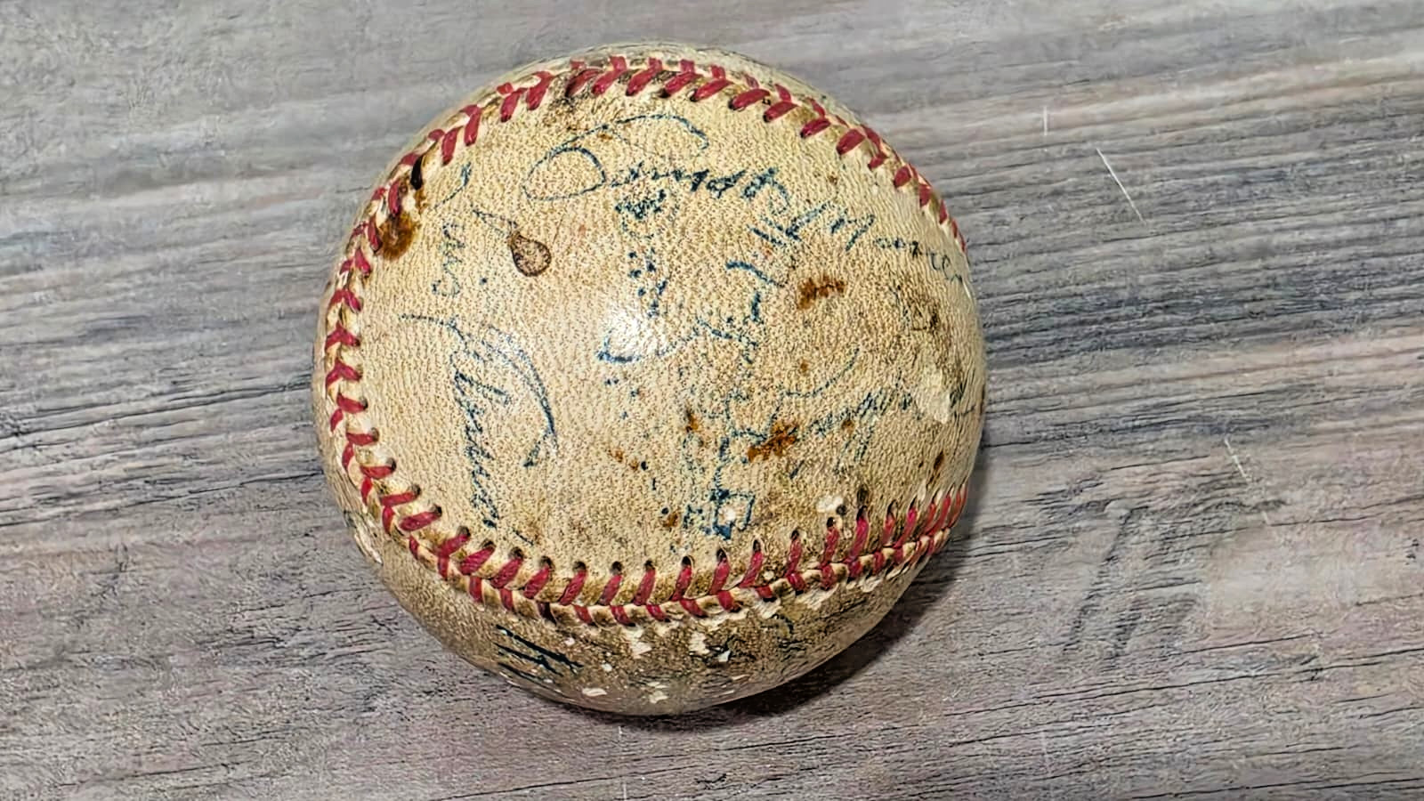 1950s ALMENDARES SCORPIONS BASEBALL CONRADO MARRERO DANIEL PARRA SIGNED BALL 1950s ALMENDARES SCORPIONS BASEBALL CONRADO MARRERO DANIEL PARRA SIGNED BALL